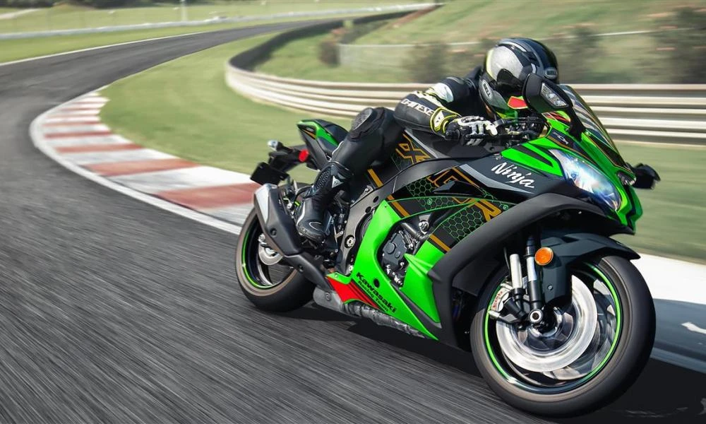 Αυτή είναι η εξέλιξη της επιβλητικής Ninja ZX-10R από το 2004 (Εικόνες)